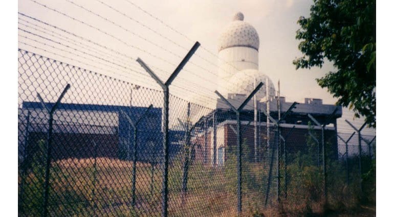 1995 photo of the Field Station Berlin by David Kunz