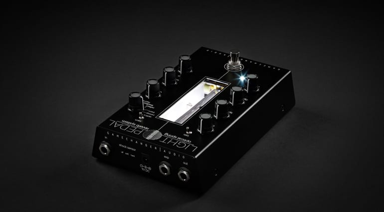Gamechanger Audio LIGHT Pedal an optial spring reverb