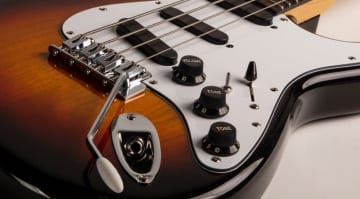 Spellcaster Bass closeup