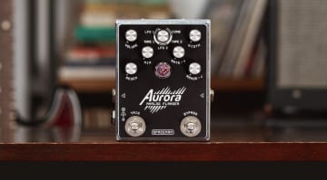 Spaceman Effects - Aurora Analog Flanger with triangle waveform at it's heart