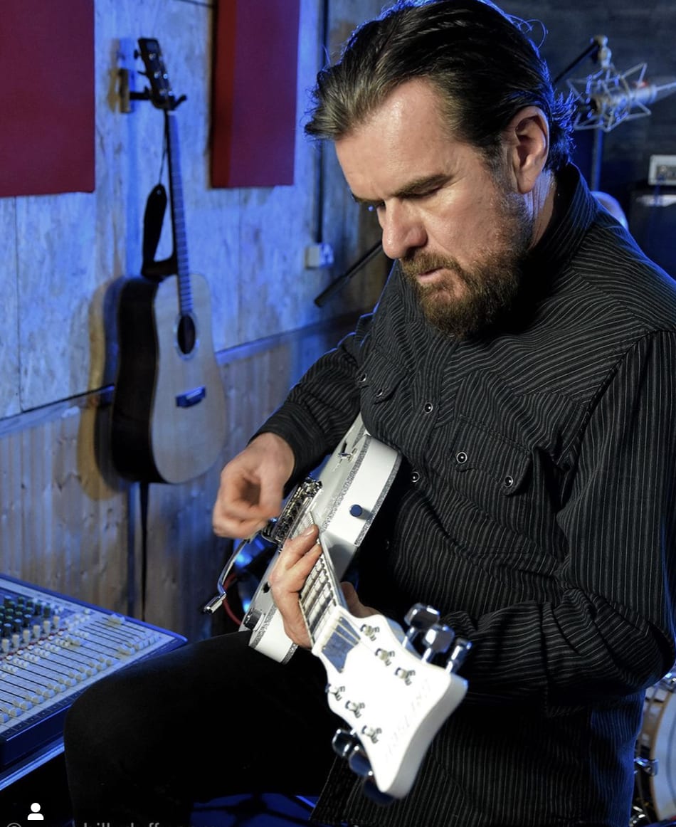 Billy Duffy playing his new Gretsch White Falcon prototype