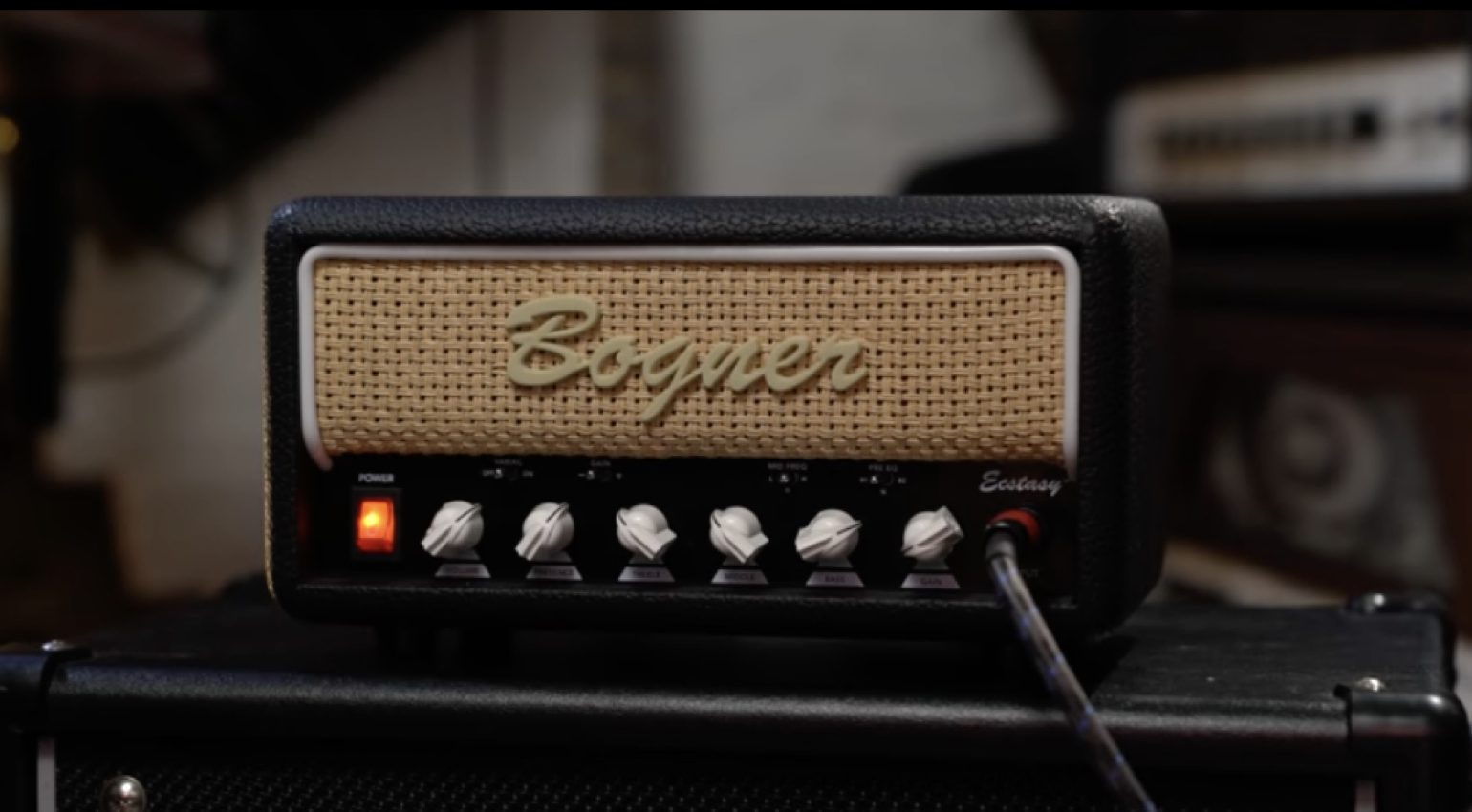 Bogner Mini Ecstasy: A mini head with 30 Watts of solid-state 