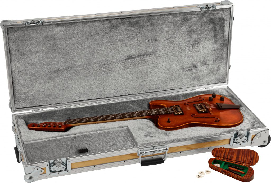 The Violinmaster includes a violin-style floating bridge with four interchangeable saddles