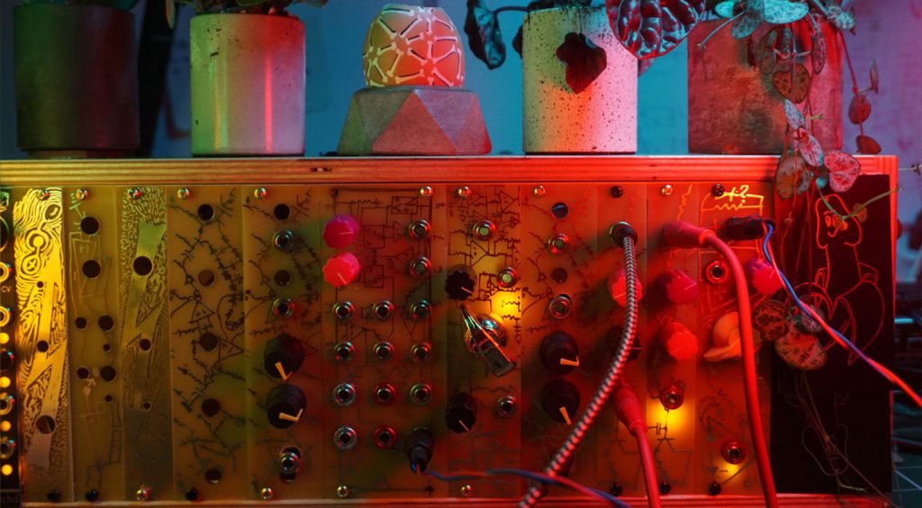 Build your own Hyve Synthesizer at a synth building