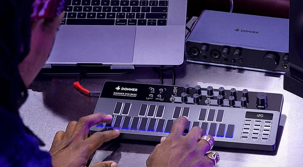 DONNER B1 Analog Bass Synthesizer & Sequencer