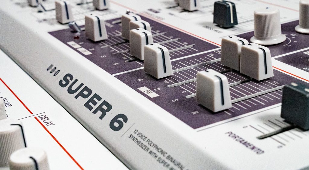 Review: UDO Audio Super 6 Desktop Synthesizer - gearnews.com