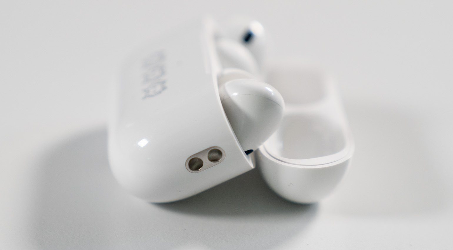 Review: Apple AirPods Pro 2. Generation In-Ear Headphones
