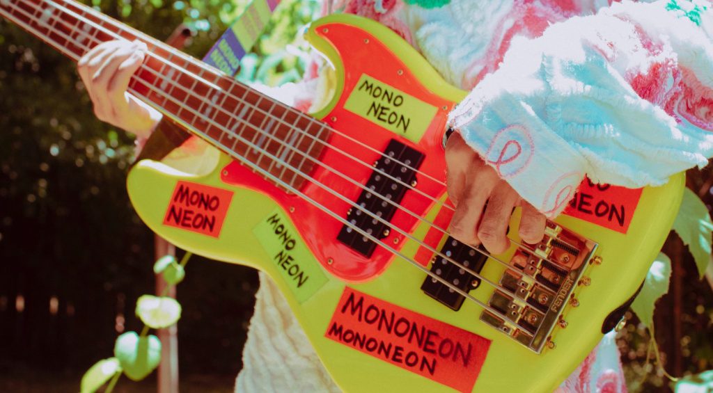 MonoNeon Jazz Bass V with headstock sock