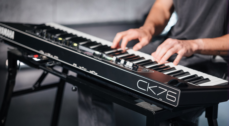 yamaha-ck76-lifestyle-1