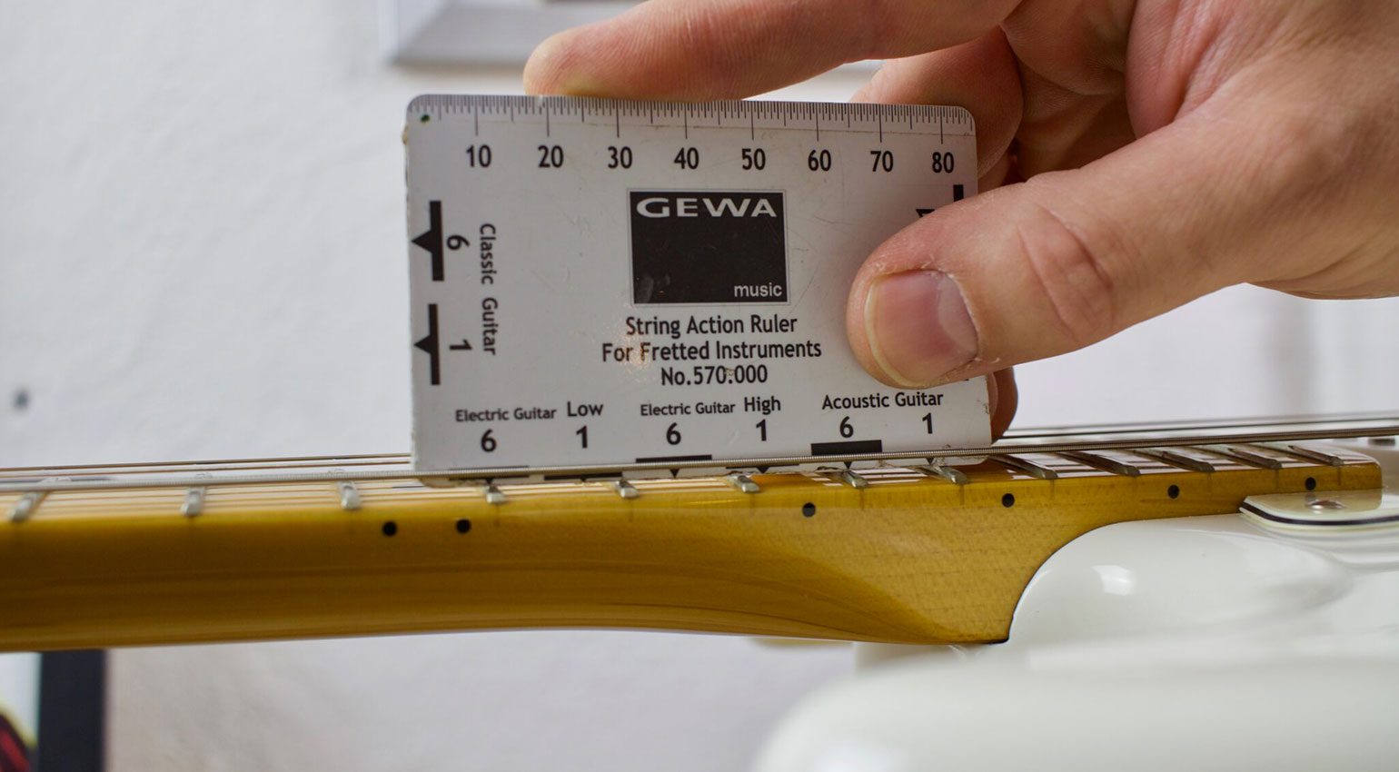 Guitar action ruler