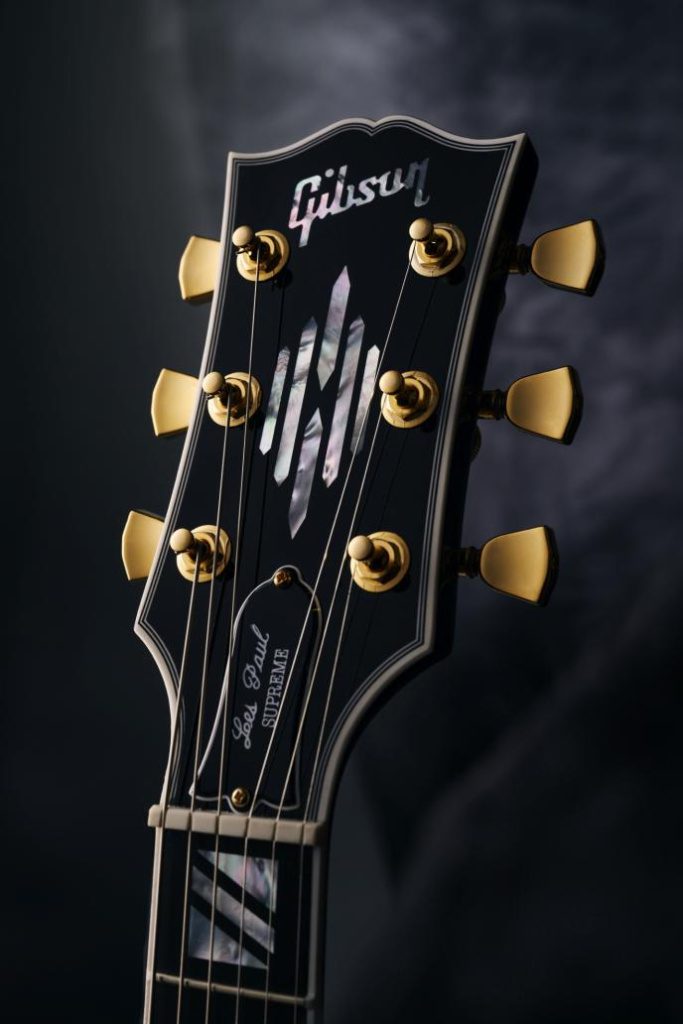 Gibson_USA_Les_Paul_Supreme_-_Headstock