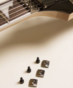 How to change strings on a Floyd Rose
