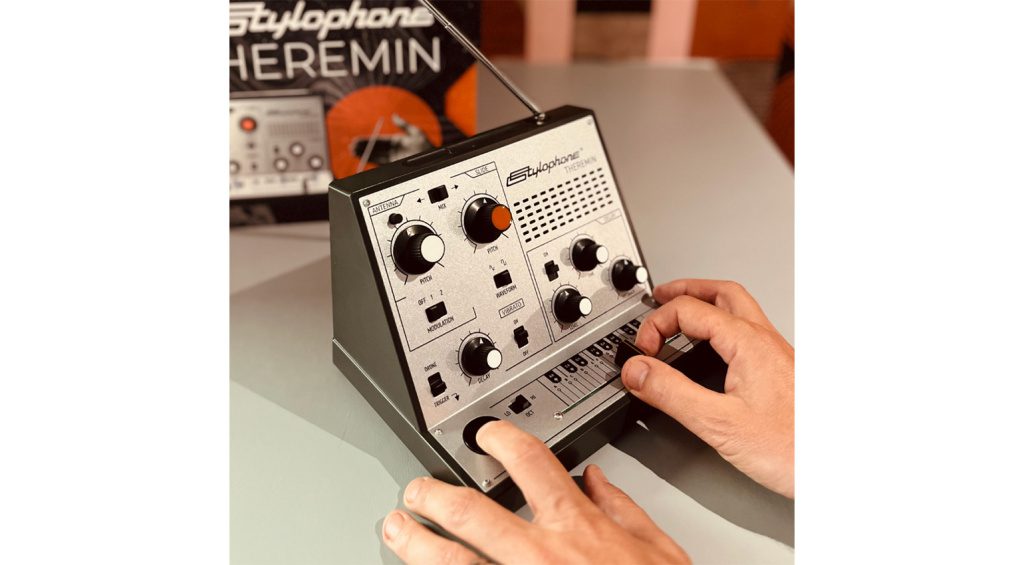 Stylophone Theremin table