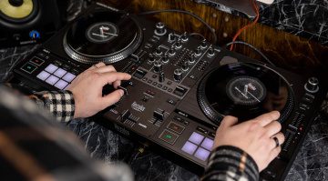 Hercules DJControl Inpulse T7 best DJ gear