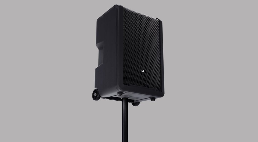 You can easily mount the speaker to a stand