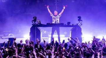 Fatboy Slim on CDJs