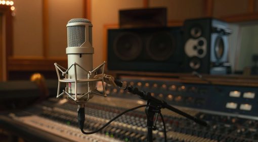 Get a Classic Vocal Sound with 5 affordable Neumann U87 Alternatives