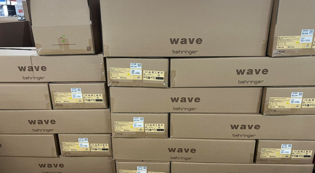 Behringer Wave boxes