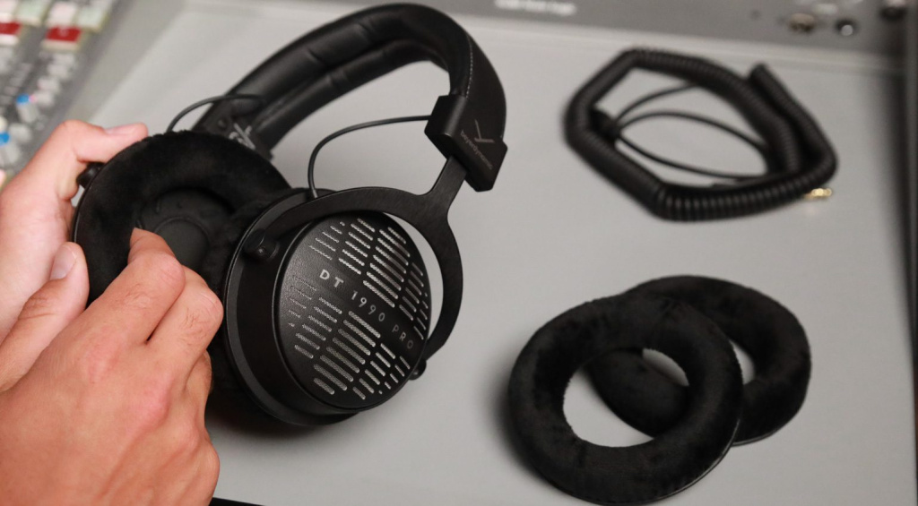 A second pair of ear pads is included to change the sound profile of the DT 1990 Pro MKII.