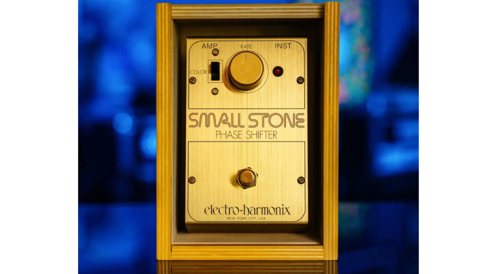 electro-harmonix Golden Small Stone in fancy wooden box