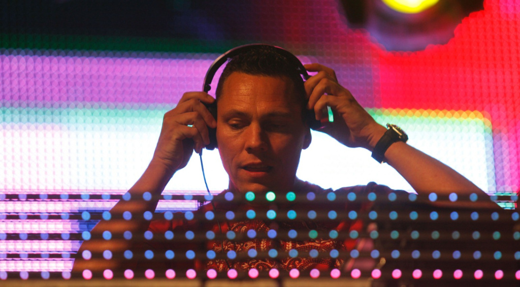 Not even Tiesto can do it without the right DJ headphones!