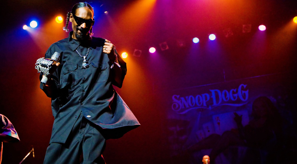 Snoop Dogg has all of his songs removed from Spotify.