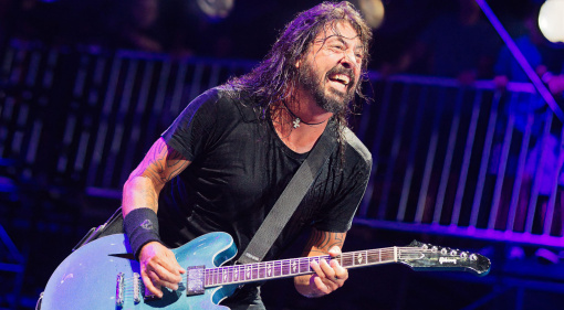 Sound and Gear of Dave Grohl - The Greatest Guitarists of All Time
