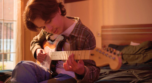 Beginner Guitar Solos: 5 Songs That are Easier Than They Sound