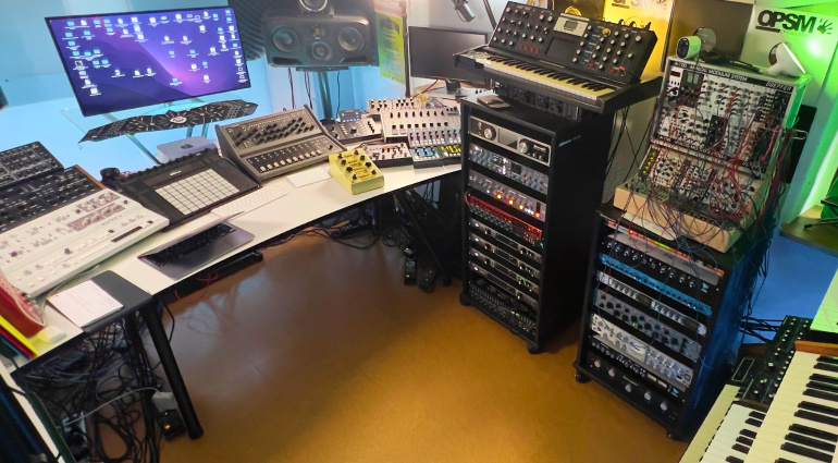 How to Integrate External Synthesizers Into Ableton Live 12!