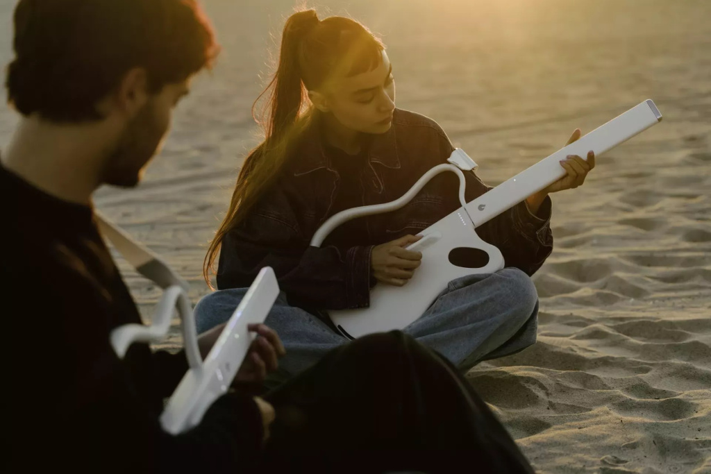 LAVA GENIE - The perfect Beach Guitar?