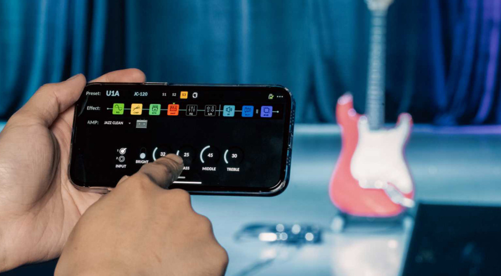 Additional features and effects through the dedicated app