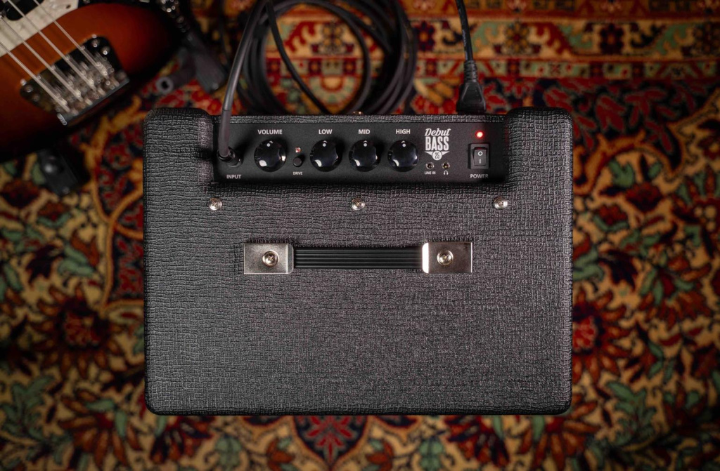 Panel de control del Debut Bass 25  Panel de control del Debut Bass 25 · Fuente: Blackstar  