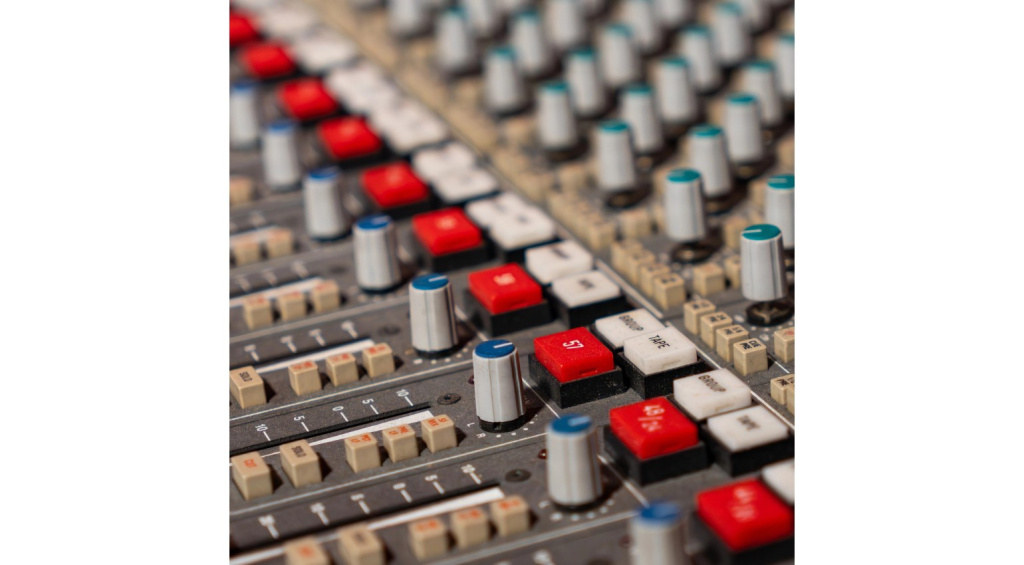 SSL 4000 G+ console