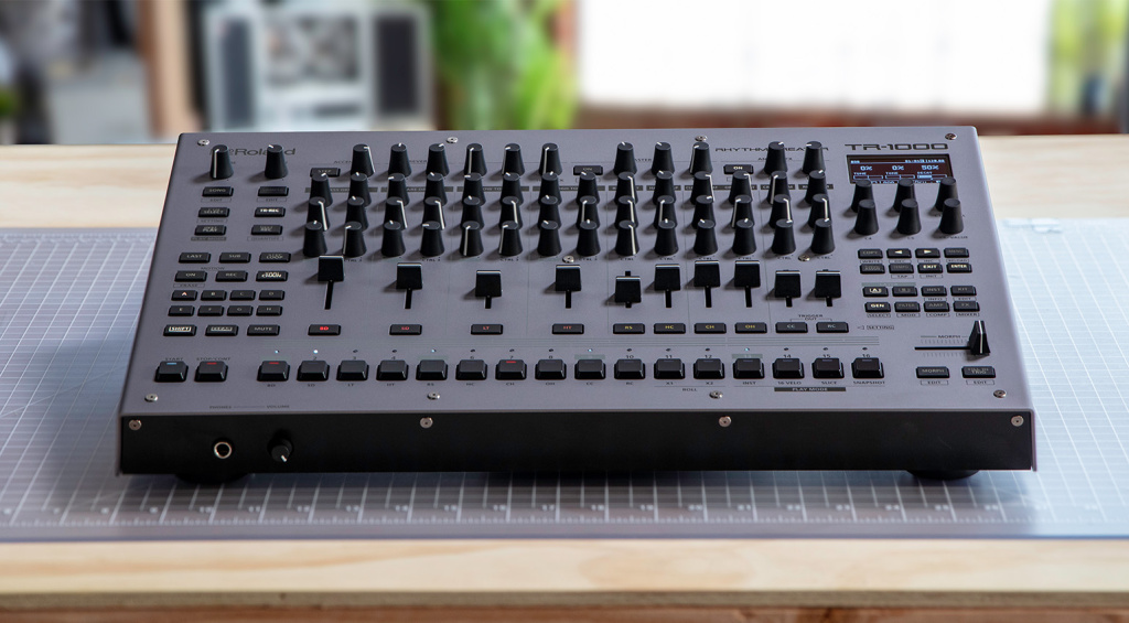 Roland_TR1000_Front_Angle