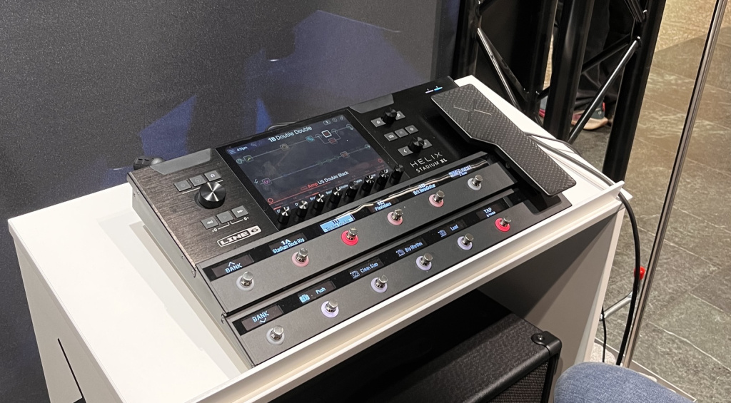 Line 6 Helix Stadium in the flesh! 