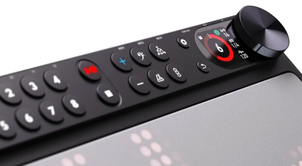 Additional buttons and an encoder