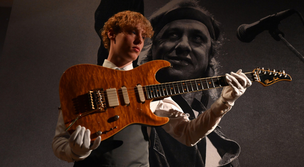 Mark Knopfler Pensa Guitar