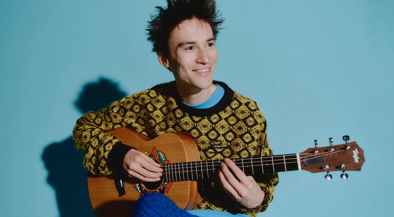 Taylor Jacob Collier 5-String: Who Needs Six Strings Anyways?