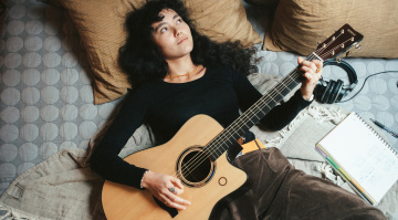 Yamaha TAS3 C TransAcoustic: The Perfect Guitar for Singer-Songwriters!