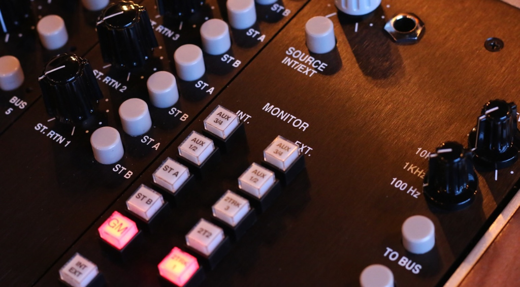 H2 Audio Helios Olympic 1100 Series Console Monitor