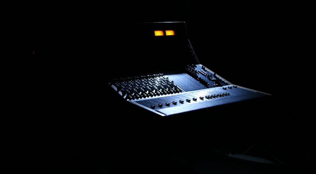 H2 Audio Helios Olympic 1100 Series Console