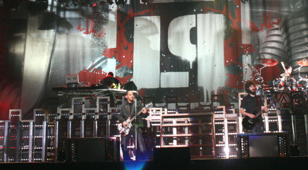 The Sound of Linkin Park: Play ‘In the End’ With Plugins, a Budget Setup, or Studio Gear!