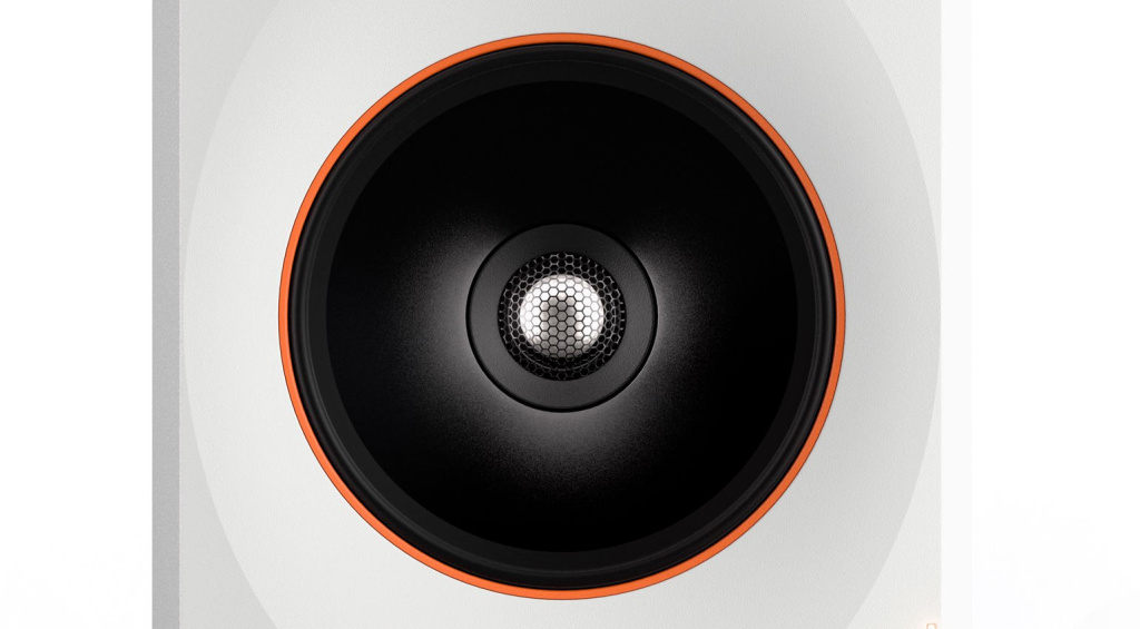 Coaxial Design: The Palmer ORBIT 11 demonstrates how aligning the tweeter and woofer on the same acoustic axis results in a coherent point-source design.