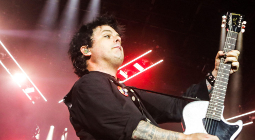 The Guitar Sound of Basket Case: Sound Like Green Day With Plugins, a Budget Setup, or Studio Gear