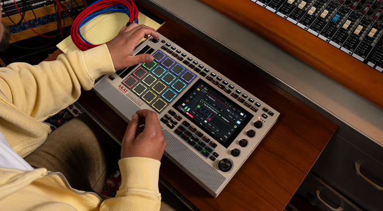 AKAI MPC Live III Retro: Classic Style, Modern Sampling Power