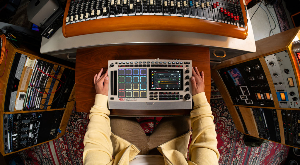 AKAI MPC Live III Retro
