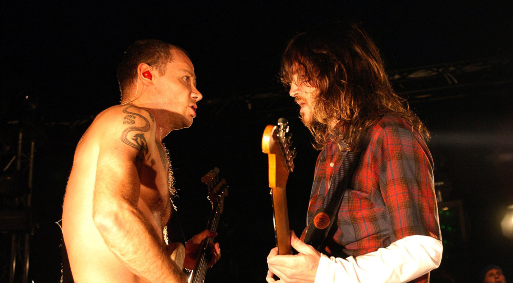 The Can’t Stop Guitar Tone: Sound Like John Frusciante Using Plugins, a Budget Setup, or Studio Gear
