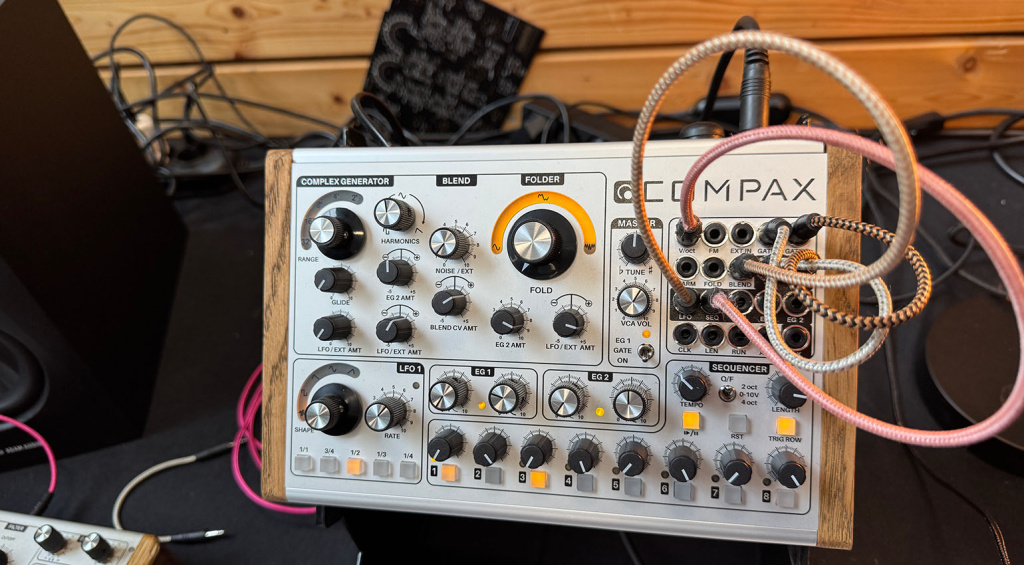 Majella Compax: Compact Semi-Modular West Coast Synth