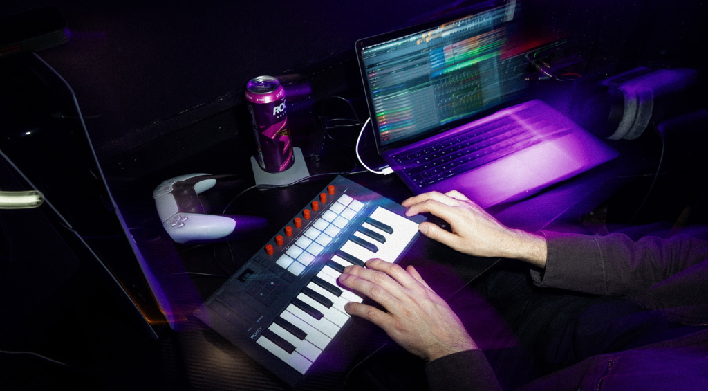 novation-flkey-2-lifestyle-4