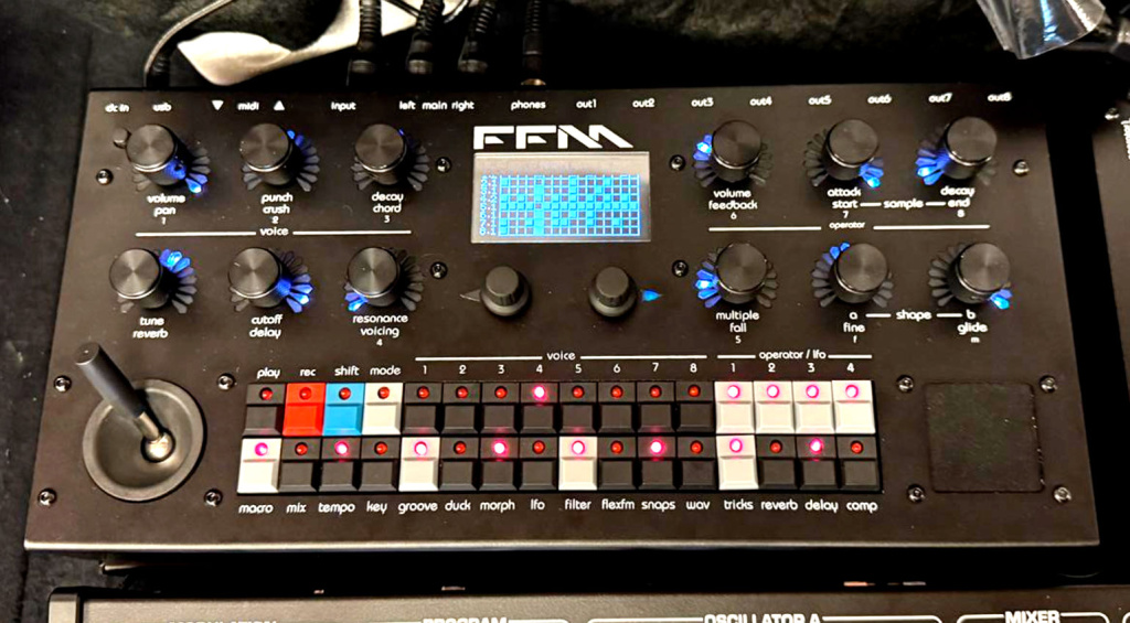 Twisted Electrons FLEXfm: FM Groovebox and Sampler with Analog Filters